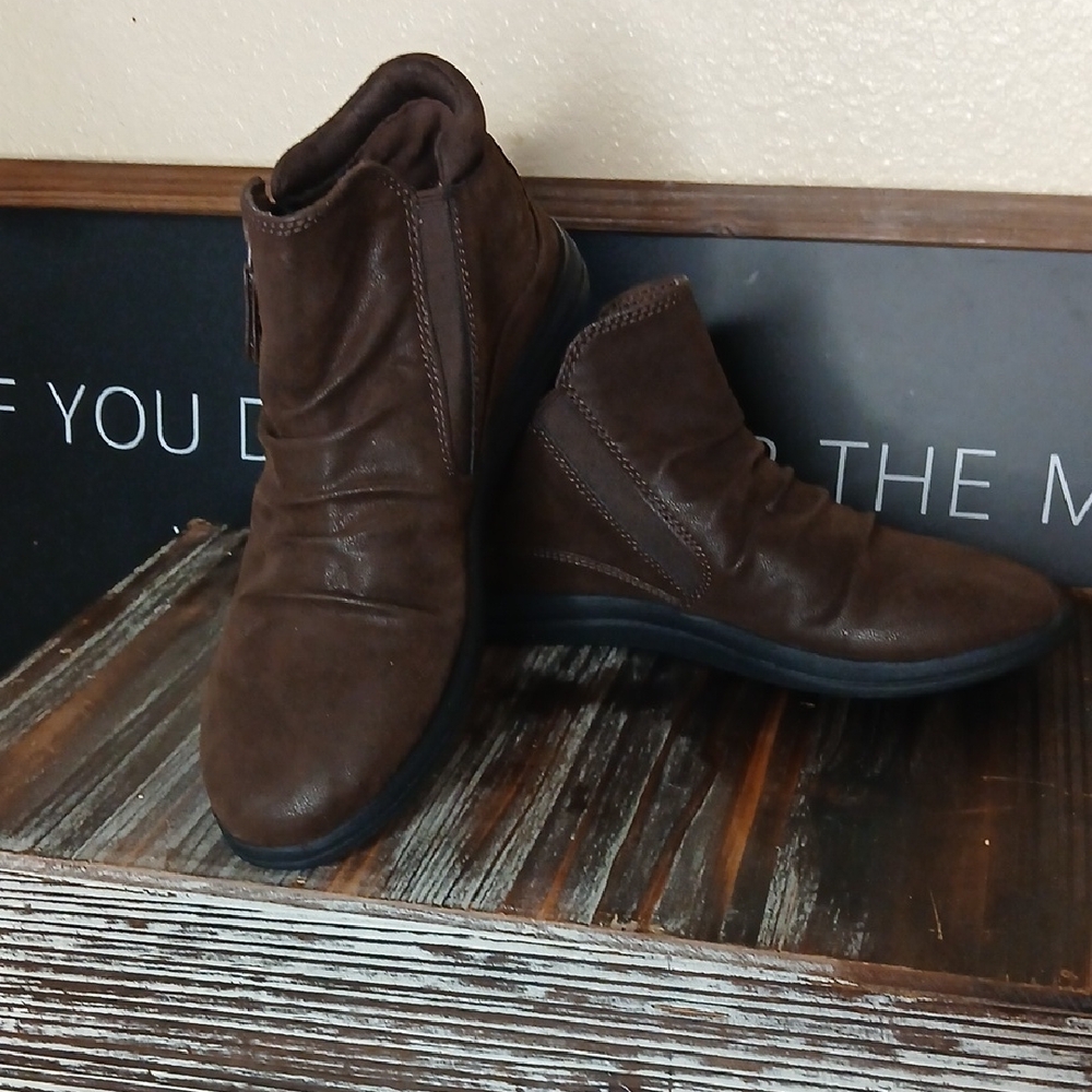 Cloudsteppers by Clarks Dark Brown Side-Zip Ankle Booties Sz 8